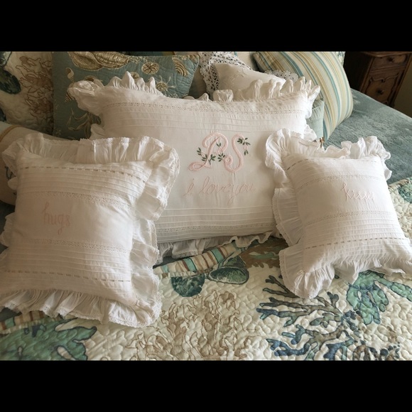 “Hugs”, “Kisses”, “PS I Love You”. Set of 3 Decorative Pillows. - Picture 2 of 8